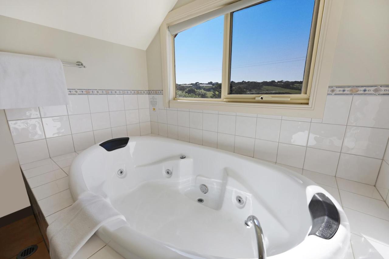 Logans Beach Apartments - The Loft วอร์นามบูล ภายนอก รูปภาพ