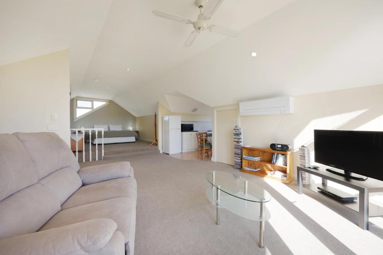 Logans Beach Apartments - The Loft วอร์นามบูล ภายนอก รูปภาพ