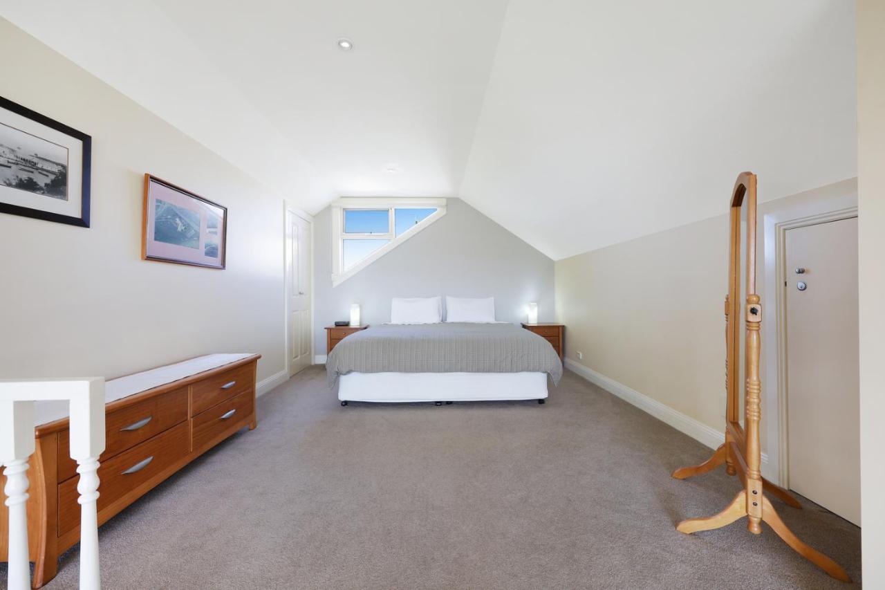 Logans Beach Apartments - The Loft วอร์นามบูล ภายนอก รูปภาพ